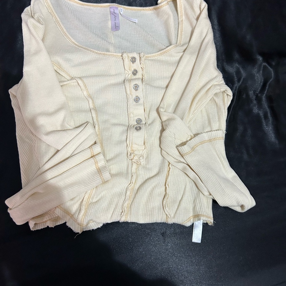 Cream Urban Outfitters long sleeve, worn once, great condition, size medium.